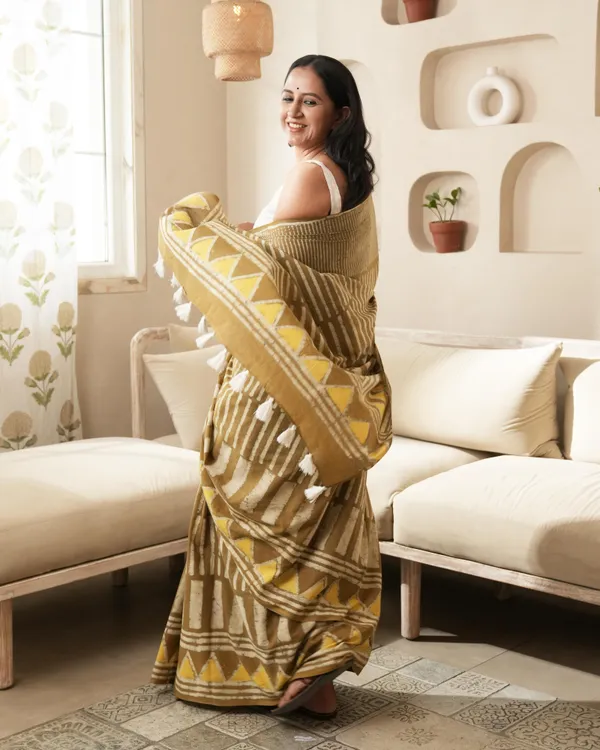 Mustard_Cotton_Silli_Dabu_Print_Mul_Saree_For_Women